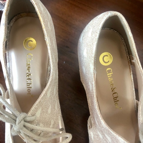 New heart print gold swing heels - Picture 3 of 4